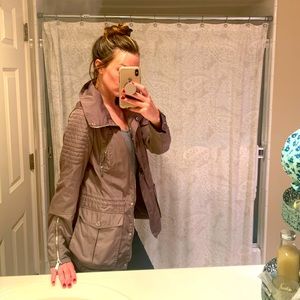 🧥 BCBG Bomber Jacket- Perfect Seasonal Pick! 🧥